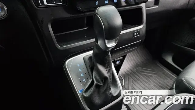 Hyundai Staria 2024 — Фото 9/20