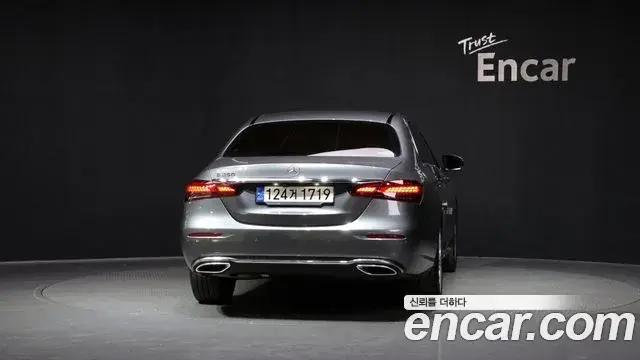Mercedes-Benz E-Class 2021 — Фото 4/20