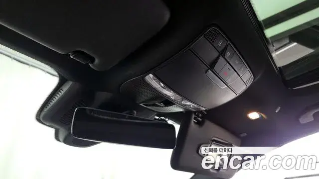 Mercedes-Benz E-Class 2021 — Photo 27/32