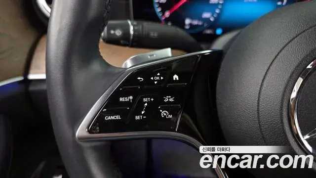 Mercedes-Benz E-Class 2021 — Photo 8/32