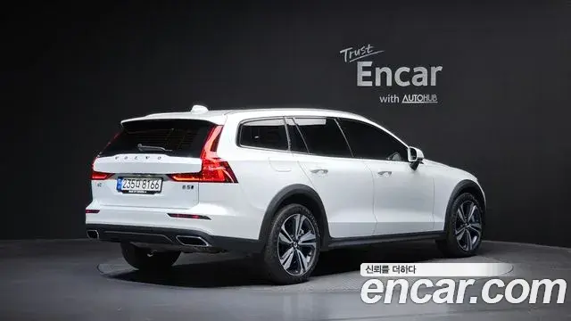Volvo V60 Cross Country 2021 — ფოტო 18/20