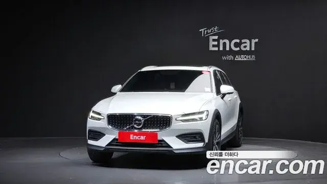 Volvo V60 Cross Country 2021 — ფოტო 3/20