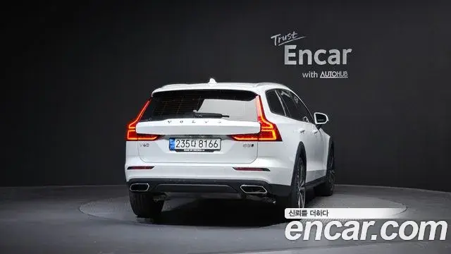 Volvo V60 Cross Country 2021 — ფოტო 14/20