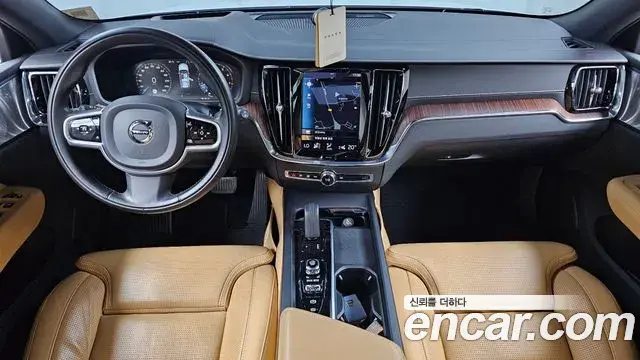 Volvo V60 Cross Country 2021 — ფოტო 7/20
