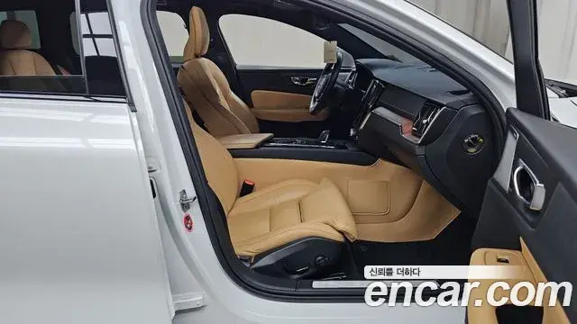 Volvo V60 Cross Country 2021 — ფოტო 8/20