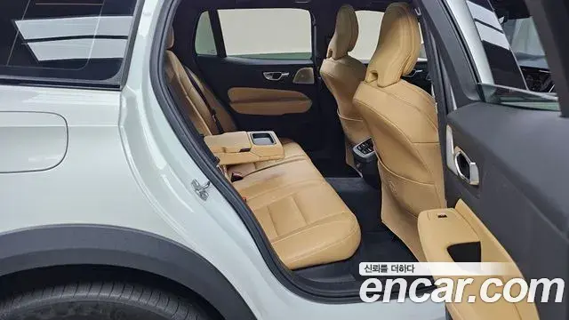 Volvo V60 Cross Country 2021 — ფოტო 19/20