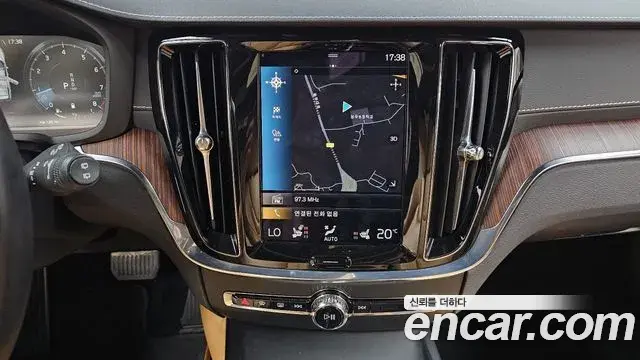Volvo V60 Cross Country 2021 — ფოტო 20/20