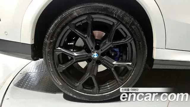BMW X6 2022 — ფოტო 16/34