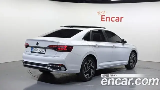 Volkswagen Jetta 2023 — ფოტო 13/20