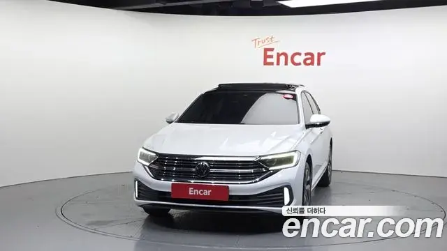 Volkswagen Jetta 2023 — ფოტო 8/20