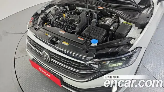 Volkswagen Jetta 2023 — ფოტო 17/20
