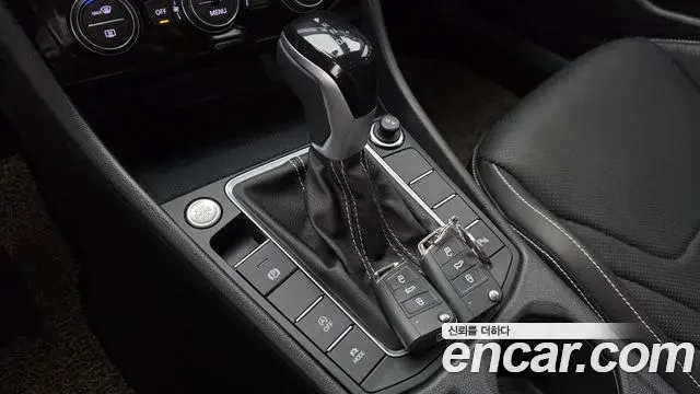 Volkswagen Jetta 2023 — ფოტო 2/20