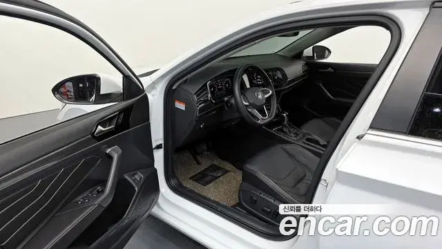 Volkswagen Jetta 2023 — ფოტო 7/20