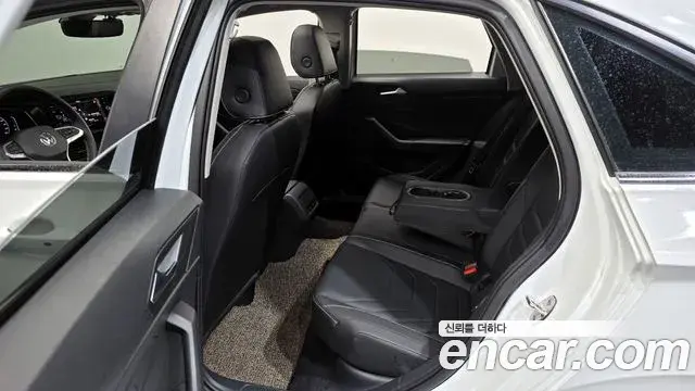 Volkswagen Jetta 2023 — ფოტო 9/20
