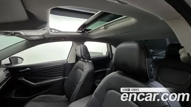 Volkswagen Jetta 2023 — ფოტო 18/20