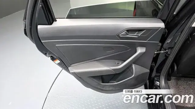 Volkswagen Jetta 2021 — ფოტო 16/50