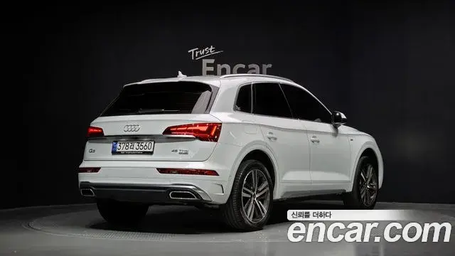 Audi Q5 2022 — ფოტო 11/36