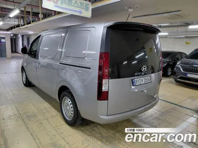 Hyundai Staria 2025 — Фото 3/19