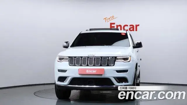 Jeep Grand Cherokee 2021 — Photo 19/20