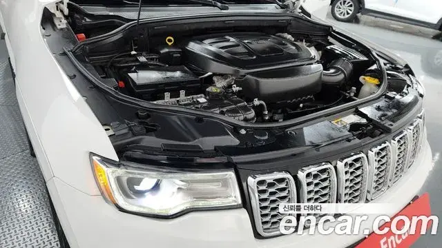 Jeep Grand Cherokee 2021 — Photo 1/20