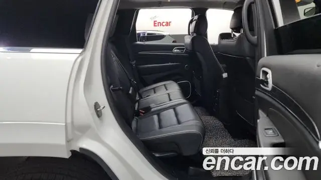 Jeep Grand Cherokee 2021 — Photo 15/20