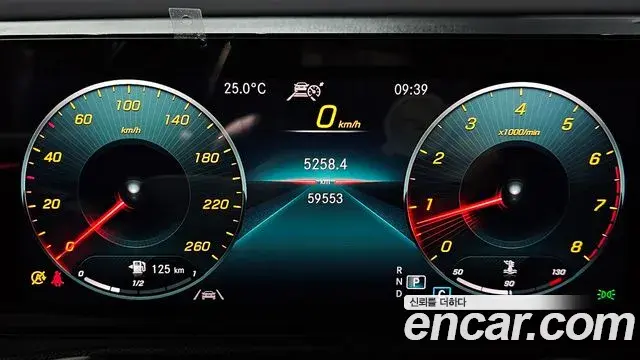 Mercedes-Benz GLB-Class 2021 — Фото 8/20