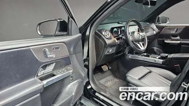 Mercedes-Benz GLB-Class 2021 — Фото 12/20