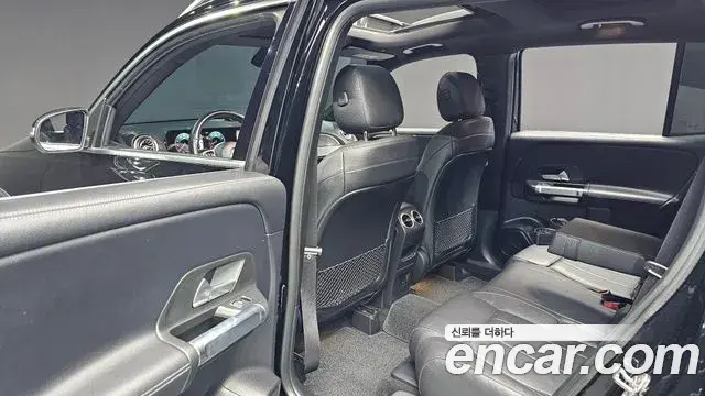 Mercedes-Benz GLB-Class 2021 — Фото 17/20