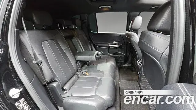Mercedes-Benz GLB-Class 2021 — Фото 18/20