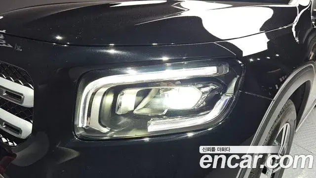 Mercedes-Benz GLB-Class 2021 — Photo 20/36