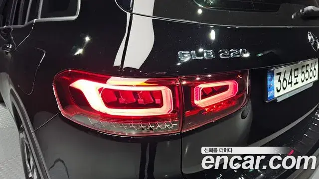 Mercedes-Benz GLB-Class 2021 — Photo 35/36