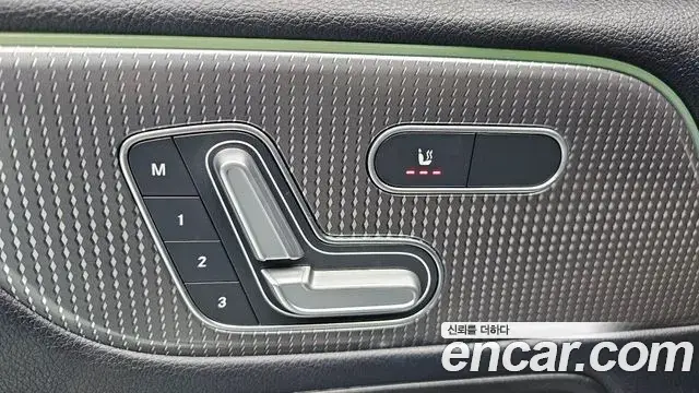 Mercedes-Benz GLB-Class 2021 — Photo 26/36