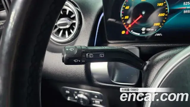 Mercedes-Benz GLB-Class 2021 — Photo 4/36