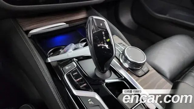 BMW 5 Series 2018 — Фото 9/20