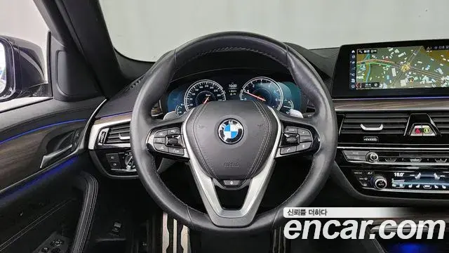 BMW 5 Series 2018 — Фото 13/20