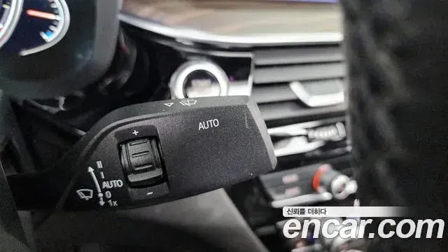 BMW 5 Series 2018 — ფოტო 14/34