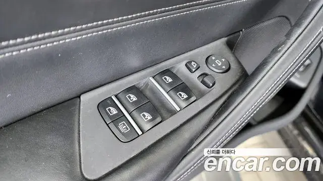 BMW 5 Series 2018 — ფოტო 24/34