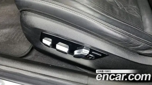 BMW 5 Series 2018 — ფოტო 21/34