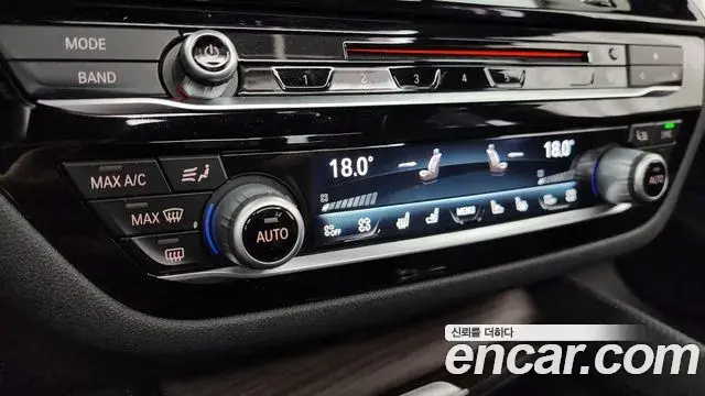 BMW 5 Series 2018 — ფოტო 6/34