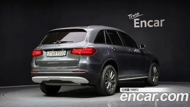 Mercedes-Benz GLC-Class 2018 — Şəkil 21/32