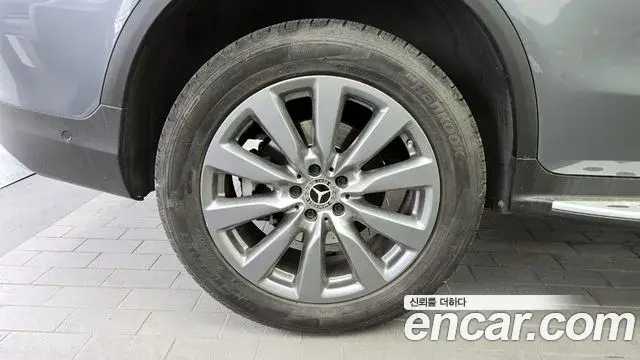 Mercedes-Benz GLC-Class 2018 — Şəkil 9/32