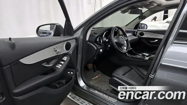 Mercedes-Benz GLC-Class 2018 — Şəkil 30/32