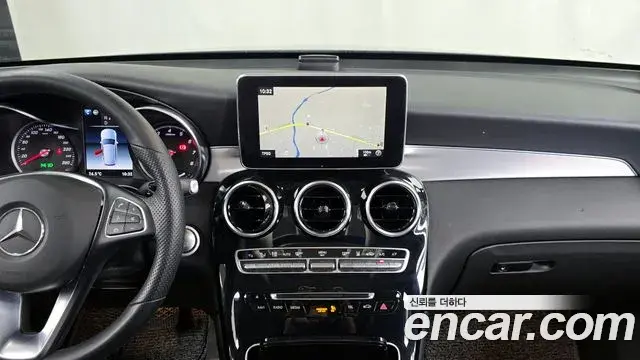 Mercedes-Benz GLC-Class 2018 — Şəkil 29/32