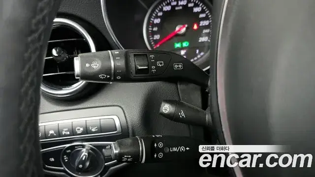 Mercedes-Benz GLC-Class 2018 — Şəkil 7/32