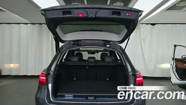 Mercedes-Benz GLC-Class 2018 — Şəkil 12/32