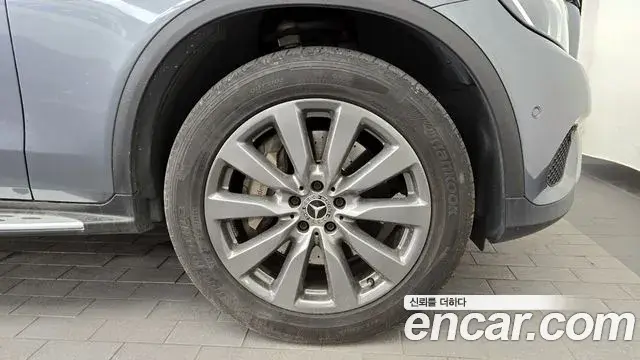 Mercedes-Benz GLC-Class 2018 — Şəkil 17/32