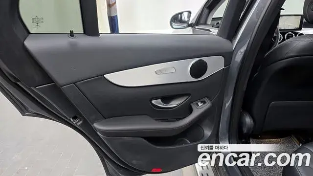 Mercedes-Benz GLC-Class 2018 — Şəkil 10/32