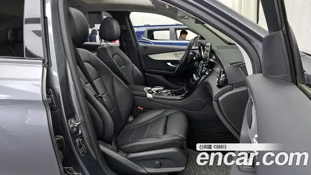 Mercedes-Benz GLC-Class 2018 — Şəkil 15/32