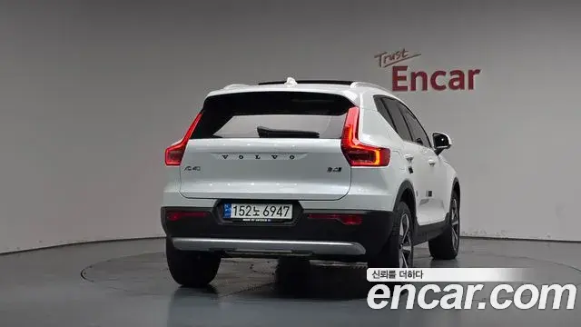 Volvo XC40 2022 — Фото 4/20