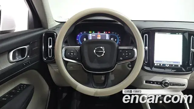 Volvo XC40 2022 — Фото 13/20